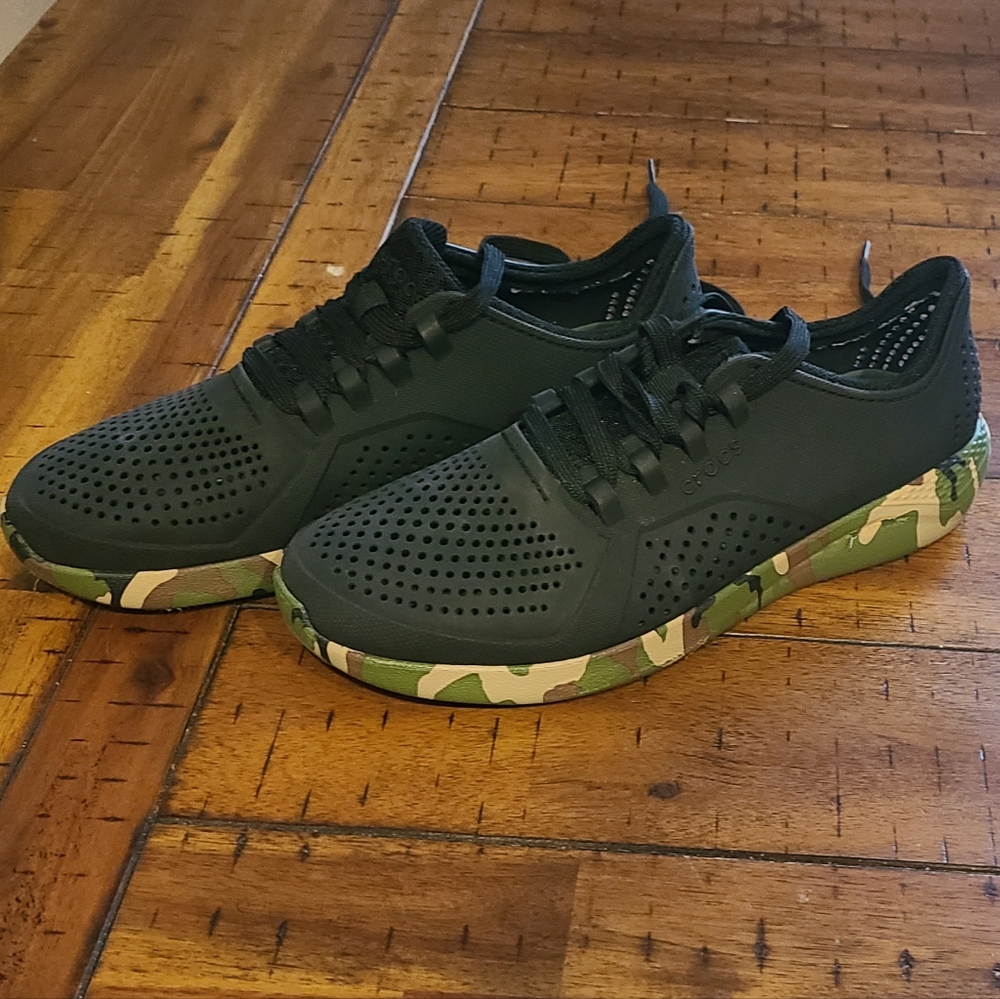 Crocs LiteRide Pacer Sneakers Athletic Shoes Black/Camo Trim Womens Sz 9